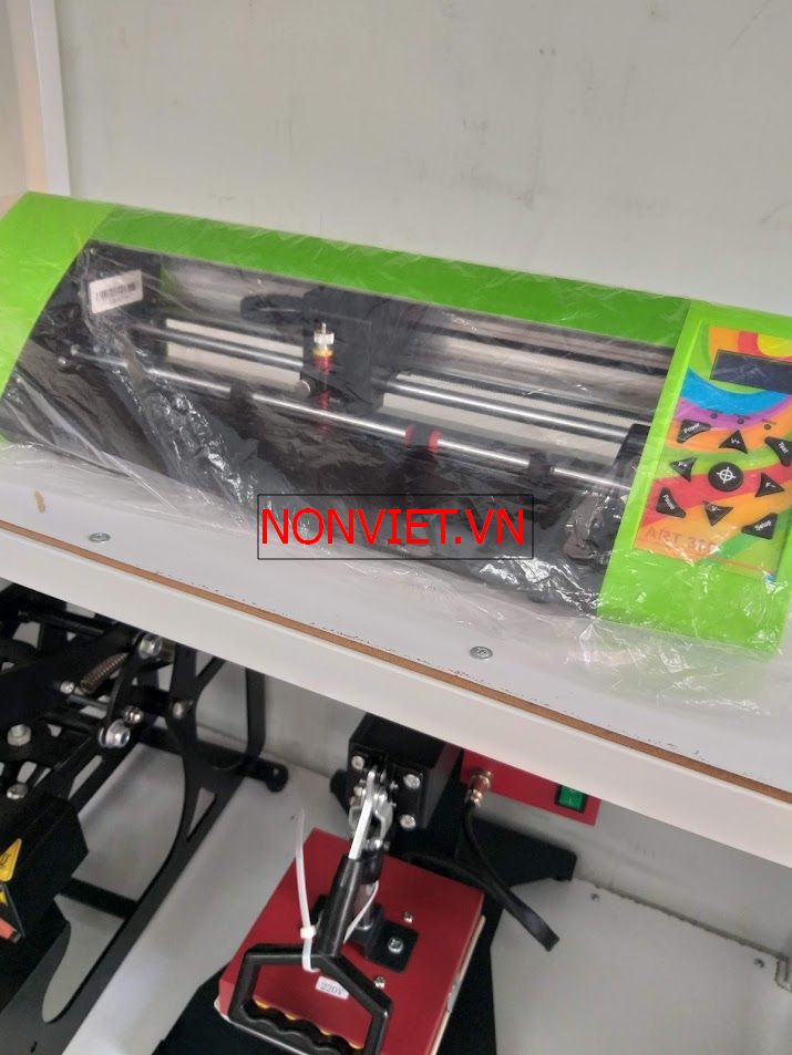 Máy bế logo lên nón